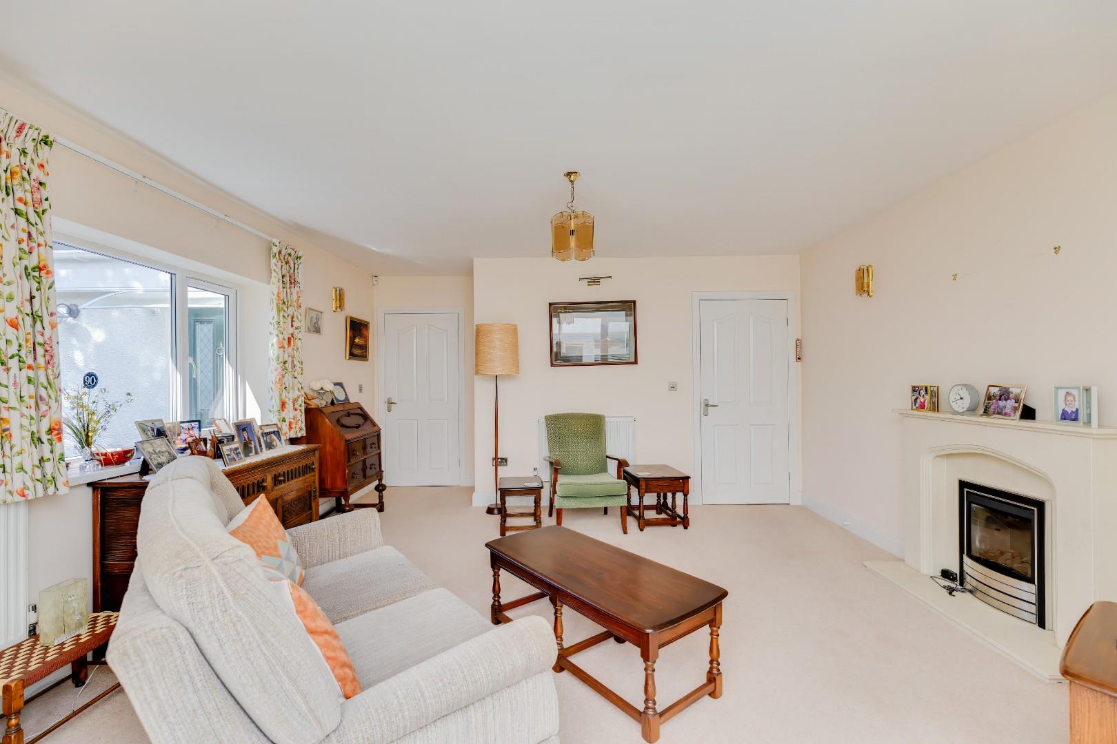 17 Charteris Close, Penarth, CF64 5RT